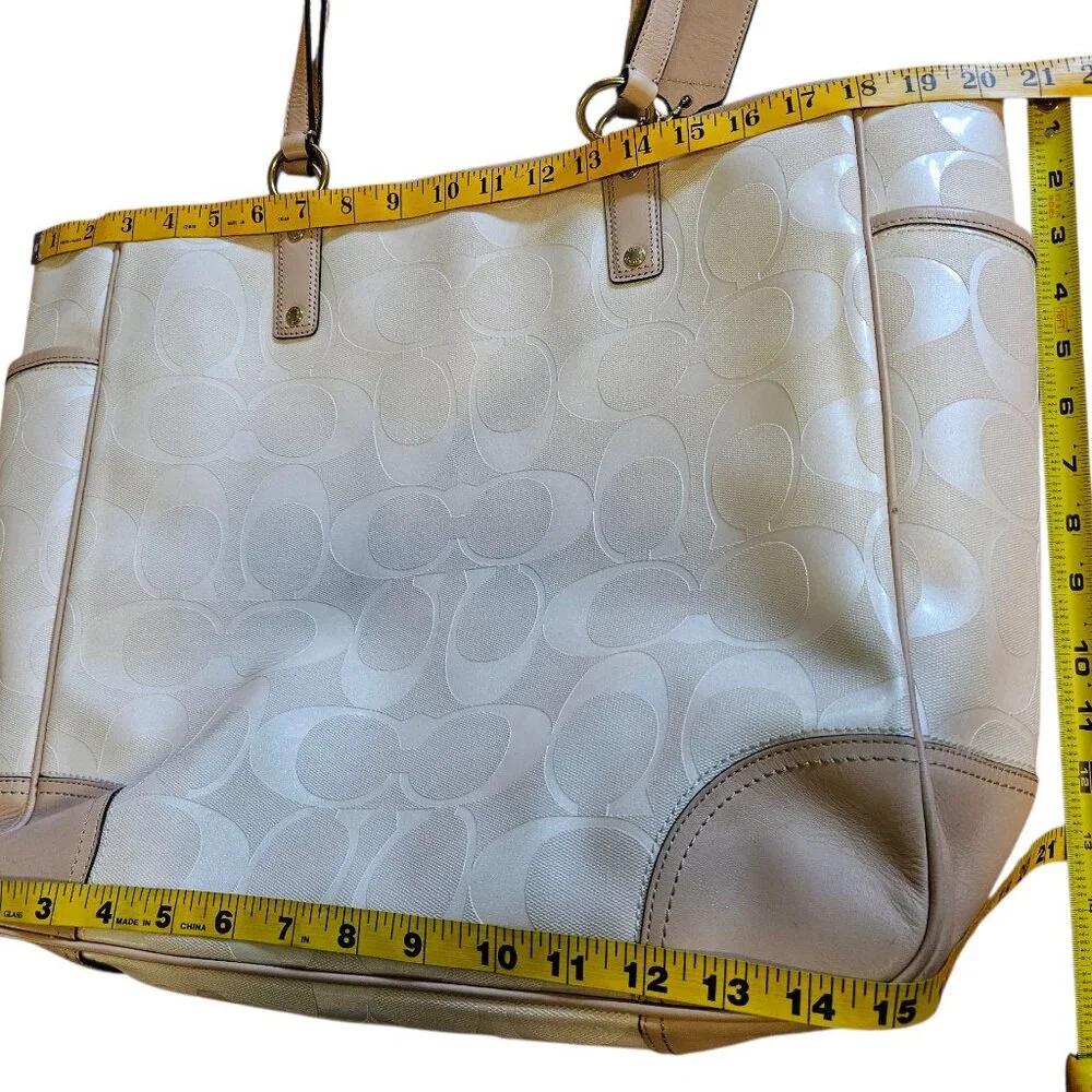 Beautiful Coach Bag - Picture 10 of 17